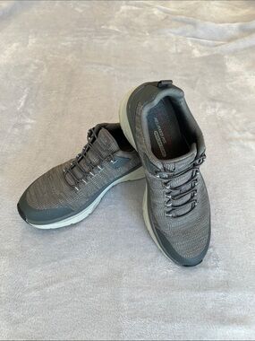Skechers Men's Gray Knit Athletic Walking Shoes